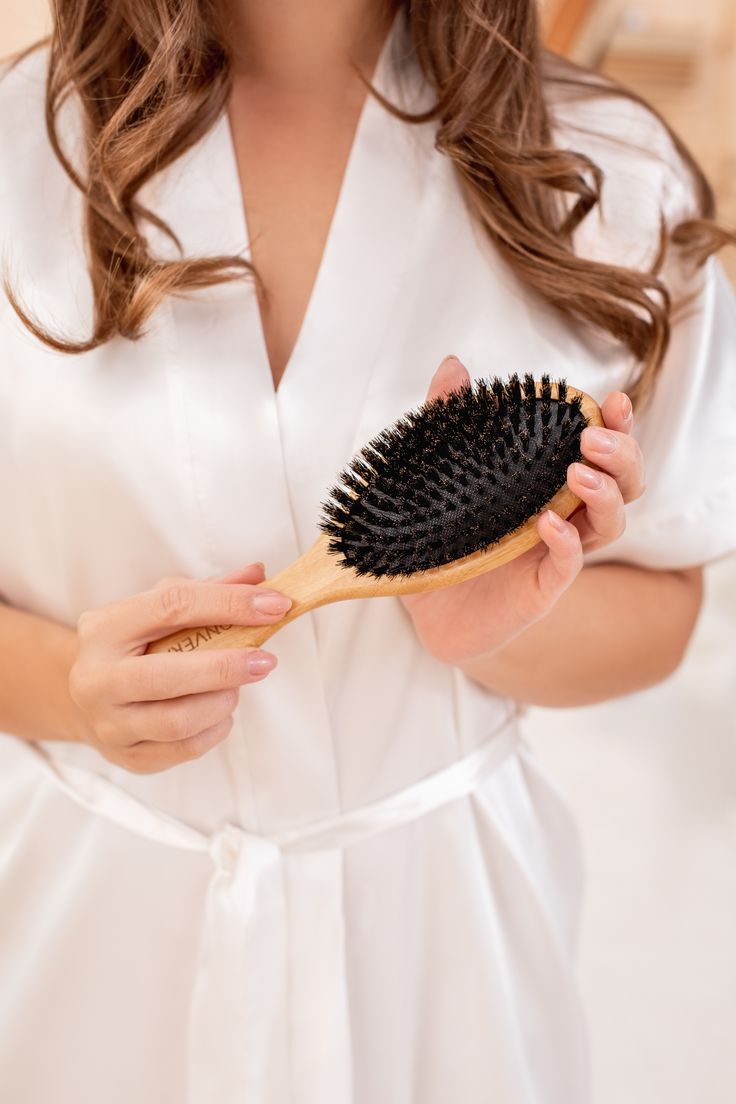 REVITALIZING HAIR BRUSH