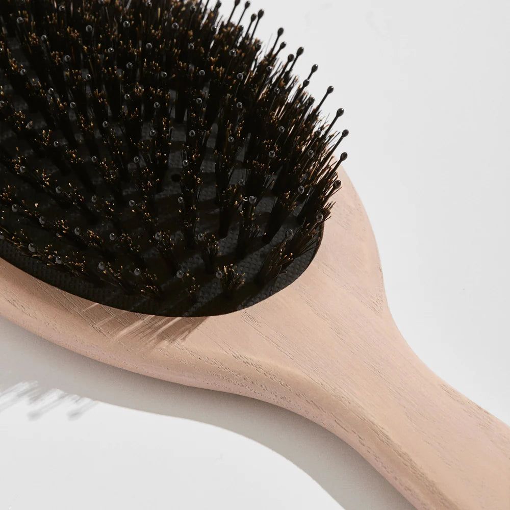 REVITALIZING HAIR BRUSH